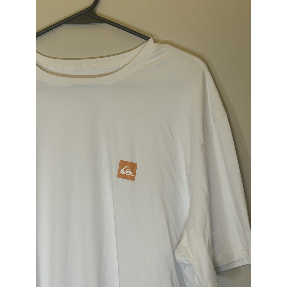 Quicksilver Men's Moisture-Wicking Shirt Size 2XL White Surfing Shirt Graphic T